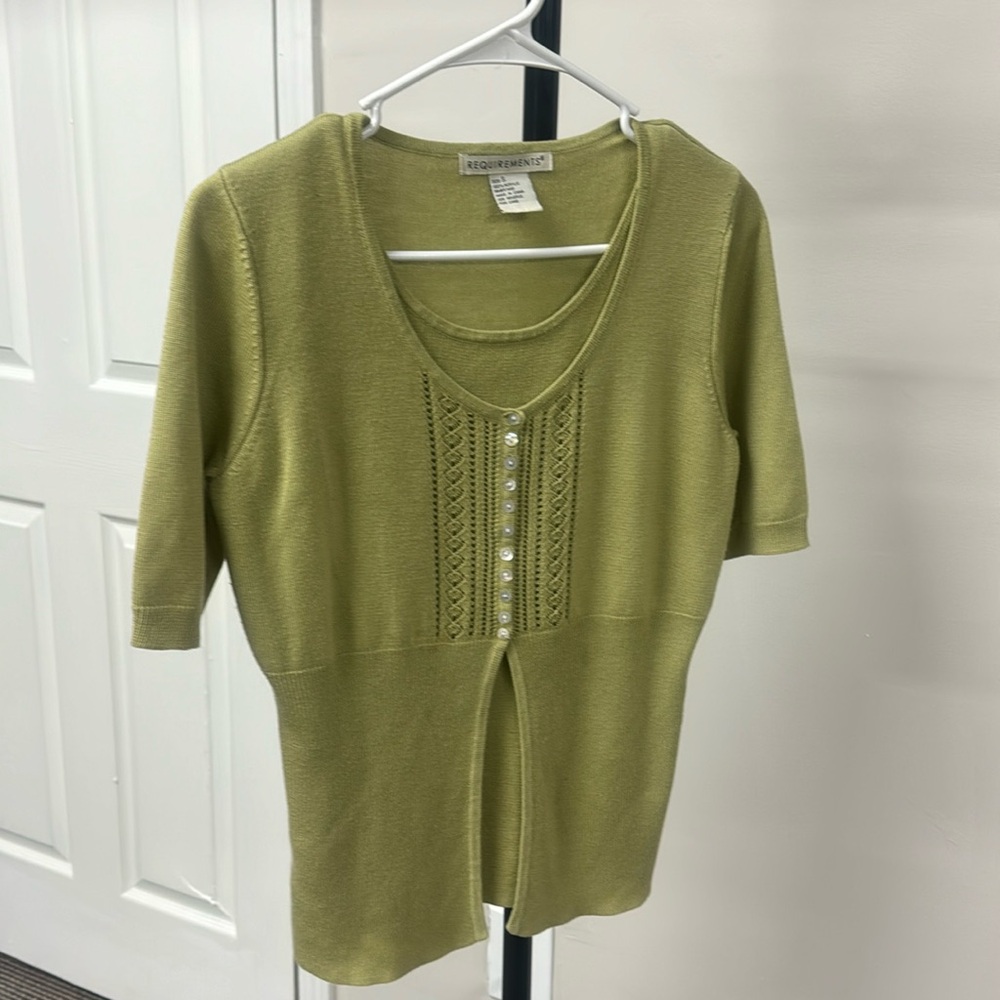 Requirements Top in a 2 Layer Look - Pea Green - S